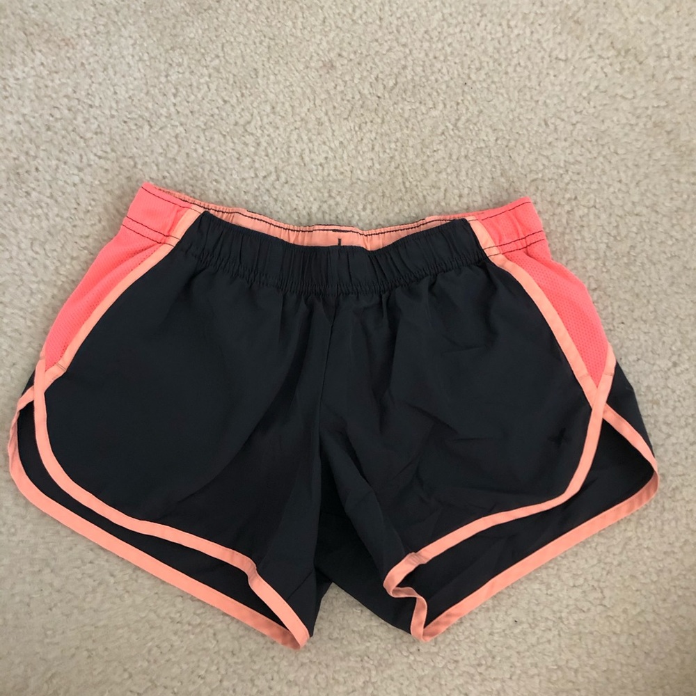 Gently used workout shorts 🩳 - Picture 4 of 6